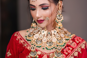 Magic Mirror Salon & Academy - Best Ladies Salon in Varanasi | Best Bridal Makeup | Ladies Parlour in Varanasi image