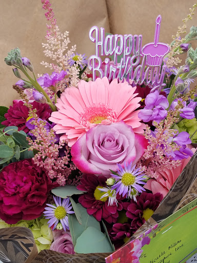 Florist «Country Village Florist and Gifts, Inc.», reviews and photos, 212 E Main St, East Islip, NY 11730, USA