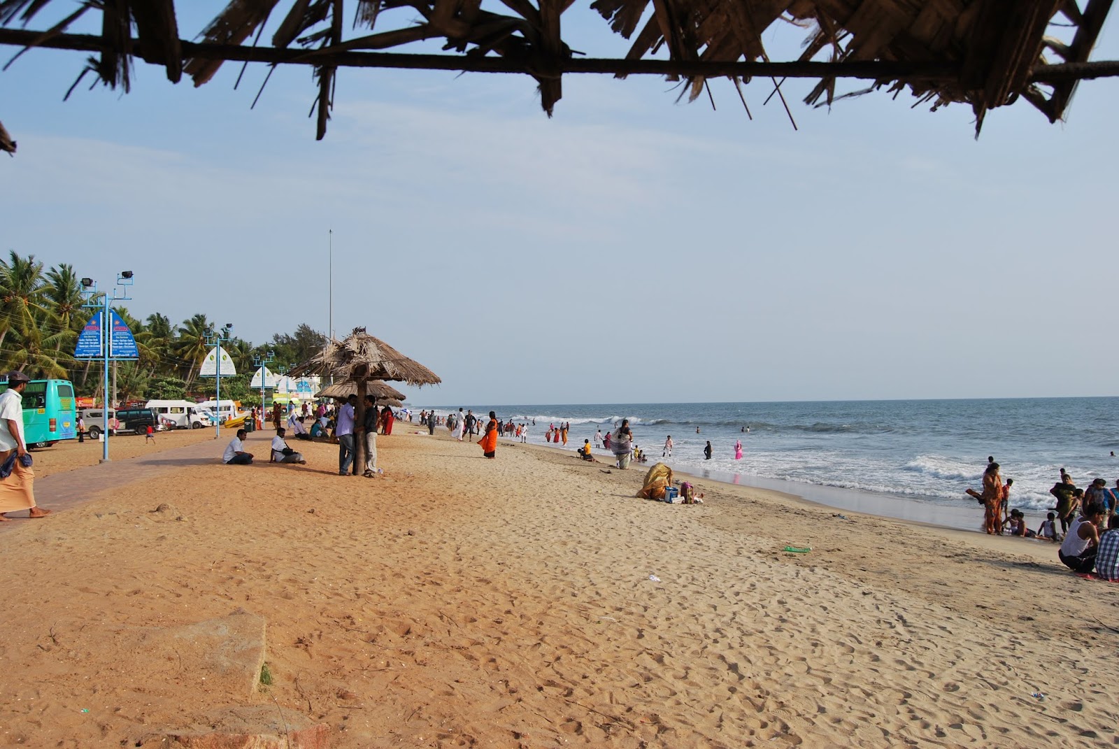 Fotografija Cherai Beach z svetel pesek površino