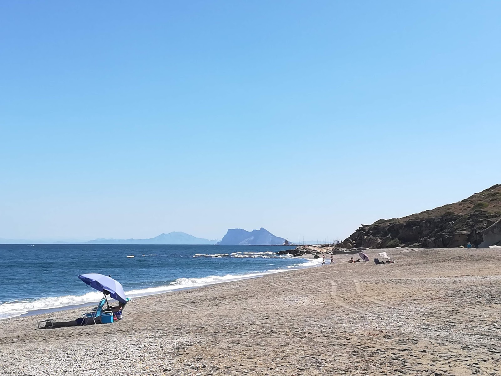 Foto de Playa de Cala Sardina - lugar popular entre os apreciadores de relaxamento