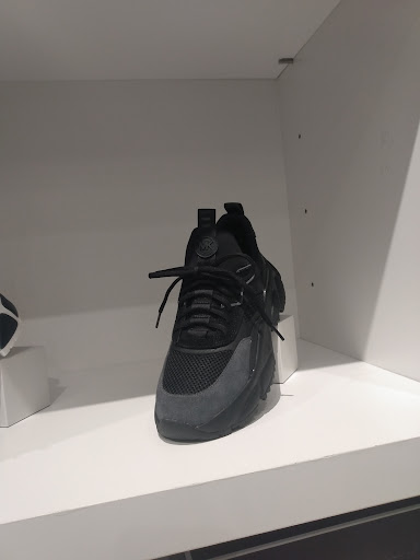 Fashion Accessories Store «Michael Kors», reviews and photos, 27 N Michigan Ave, Atlantic City, NJ 08401, USA