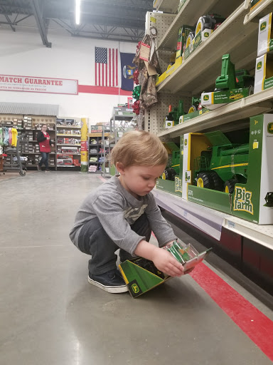 Home Improvement Store «Tractor Supply Co.», reviews and photos, 575 N Lapeer Rd, Oxford, MI 48371, USA
