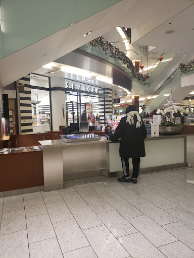 Cosmetics Store «SEPHORA», reviews and photos, 108 N State St Ste 134, Chicago, IL 60602, USA