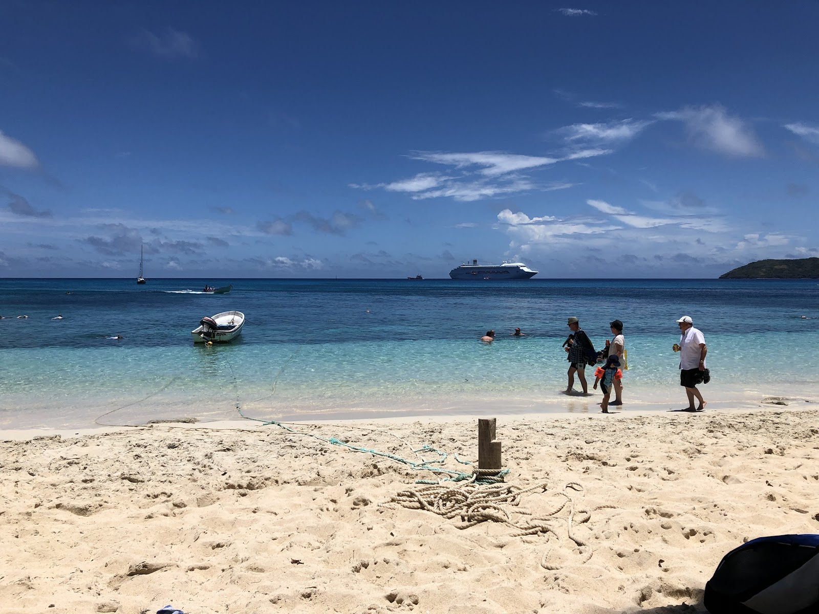 Photo de Plage de Dravuni et le règlement