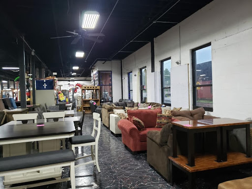 Flea Market «Springfield Flea Market & Gifts», reviews and photos, 1325 E Trafficway St, Springfield, MO 65802, USA