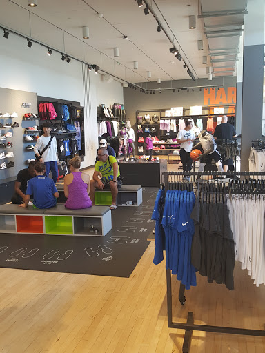 Clothing Store «Nike The Grove», reviews and photos, 189 The Grove Dr, Los Angeles, CA 90036, USA