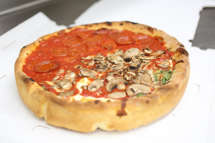 #1 best pizza place in Des Plaines - Giuseppe's Pizzeria and Catering