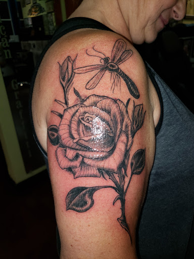 Tattoo Shop «American Graffiti Tattoo & Piercing», reviews and photos, 608 12th St, Sacramento, CA 95814, USA