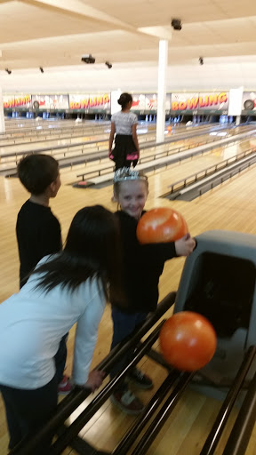 Bowling Alley «T-Bowl Lanes Inc», reviews and photos, 300 Preakness Shopping Center, Wayne, NJ 07470, USA