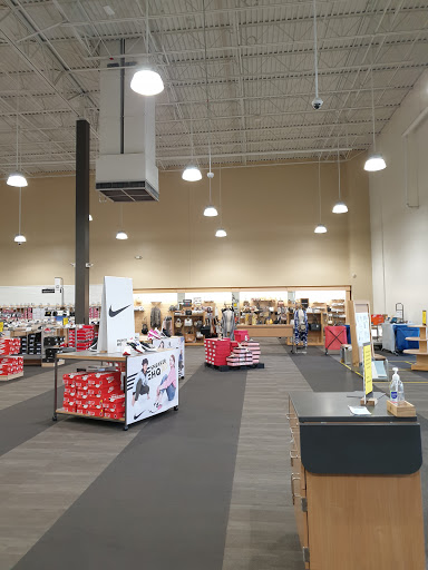 Shoe Store «DSW Designer Shoe Warehouse», reviews and photos, 1300 Huguenot Rd, Midlothian, VA 23113, USA