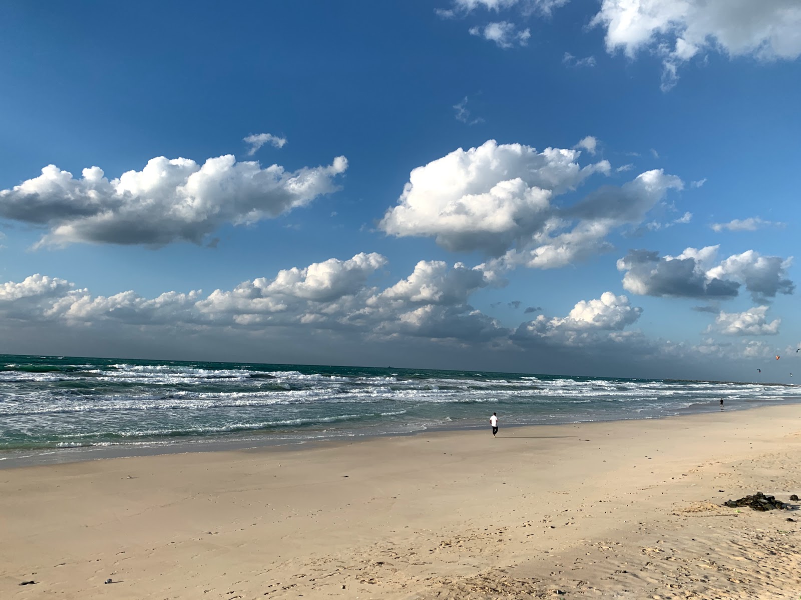 Umm Al Quwain'in fotoğrafı geniş plaj ile birlikte