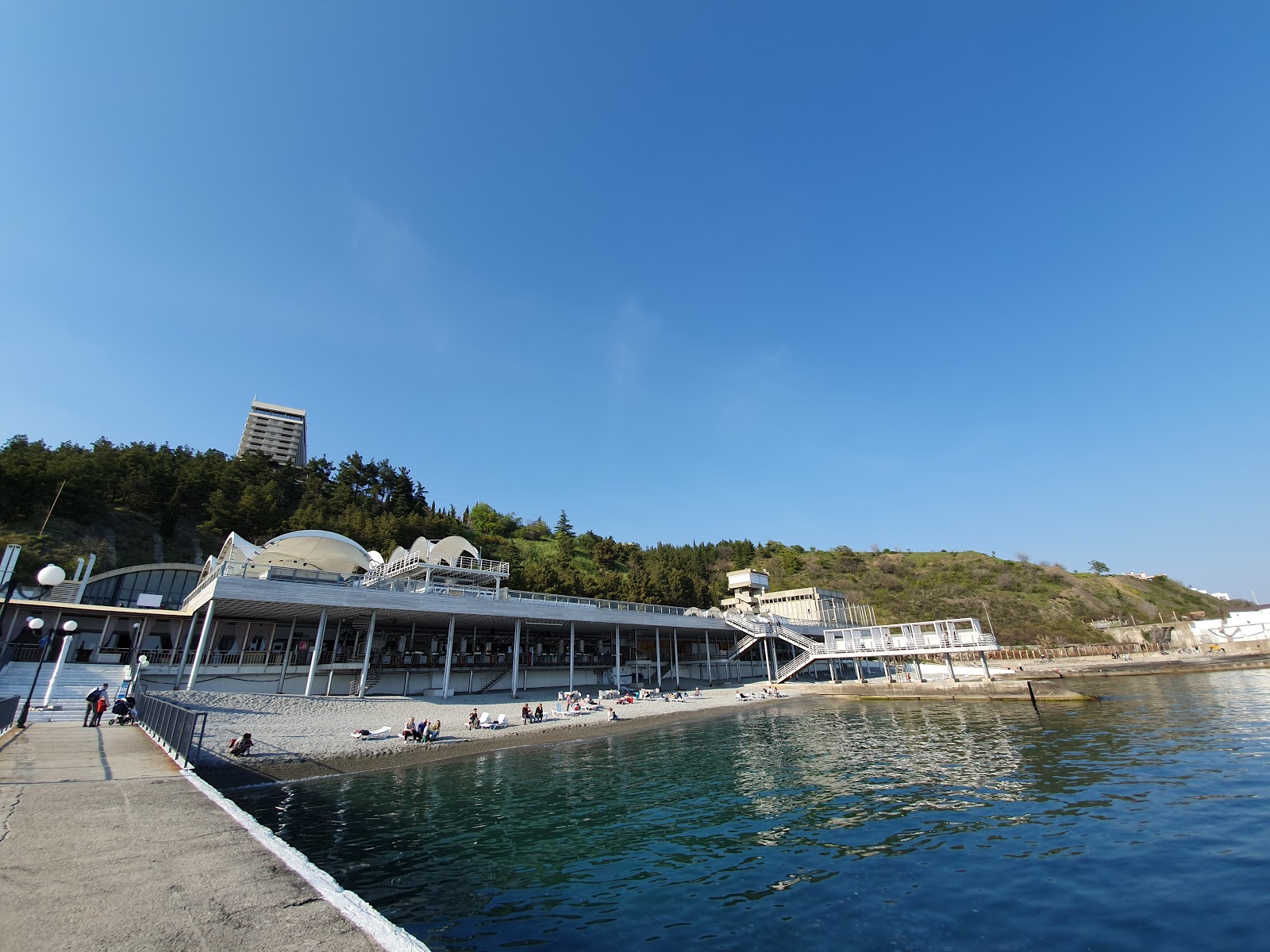 Foto af Yalta beach med grå fin sten overflade
