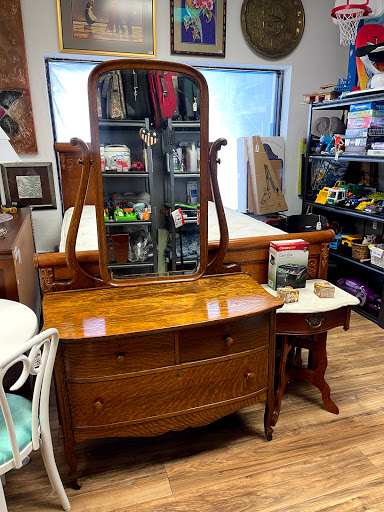 Thrift Store «You Never Know Thrift Store», reviews and photos, 5529 Manatee Ave W, Bradenton, FL 34209, USA