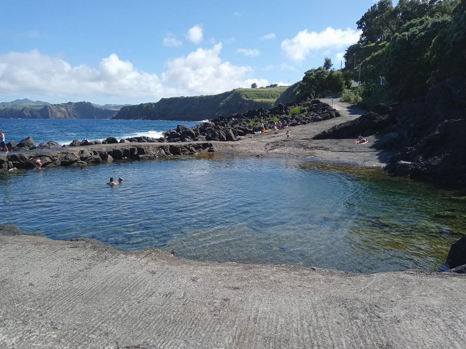 Foto von Piscinas Naturais de Santo Antonio befindet sich in natürlicher umgebung