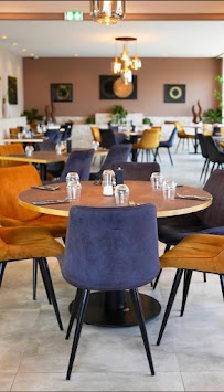 Atmosphère du Restaurant français Restaurant Senas Le Terminus - n°15