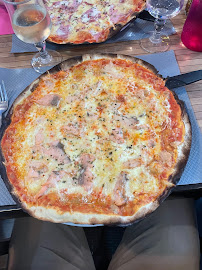 Pizza du Restaurant italien Bella Napoli à Saint-Clair-du-Rhône - n°18