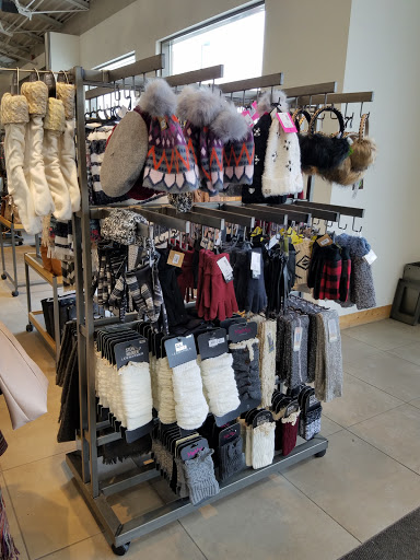 Shoe Store «DSW Designer Shoe Warehouse», reviews and photos, 2155 22nd St, Oak Brook, IL 60523, USA