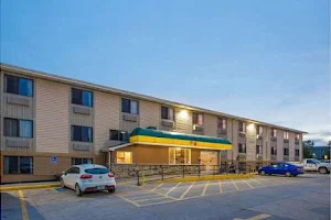 Super 8 by Wyndham Iowa City/Coralville image