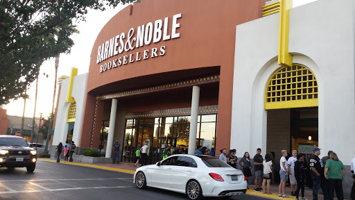 Barnes & Noble image