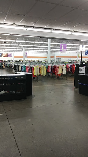 Thrift Store «40th St & Thunderbird Goodwill Retail Store & Donation Center», reviews and photos, 3901 E Thunderbird Rd, Phoenix, AZ 85032, USA
