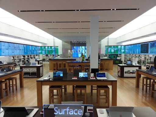 Computer Store «Microsoft Store - Tysons Corner Center», reviews and photos, 1961 Chain Bridge Rd, Tysons, VA 22102, USA
