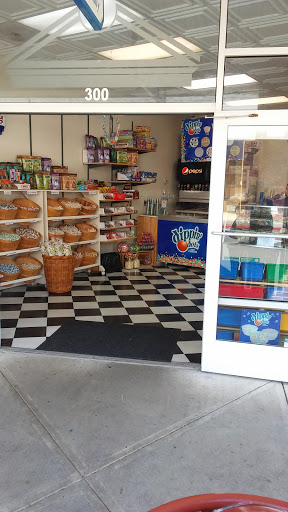 Shopping Mall «Lincoln City Outlets», reviews and photos, 1500 SE East Devils Lake Rd, Lincoln City, OR 97367, USA