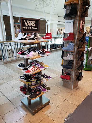 Shoe Store «Journeys», reviews and photos, 1201 Lake Woodlands Dr #2026, The Woodlands, TX 77380, USA