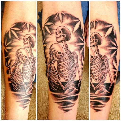 Tattoo Shop «Bombshell Tattoo & Body Piercing», reviews and photos, 1 E Eau Claire St, Rice Lake, WI 54868, USA