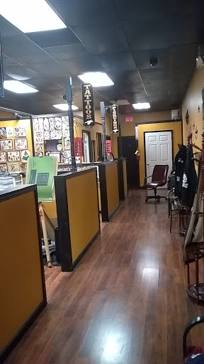 Tattoo Shop «Hollyweird Tattoos», reviews and photos, 569 GA-138, Jonesboro, GA 30236, USA