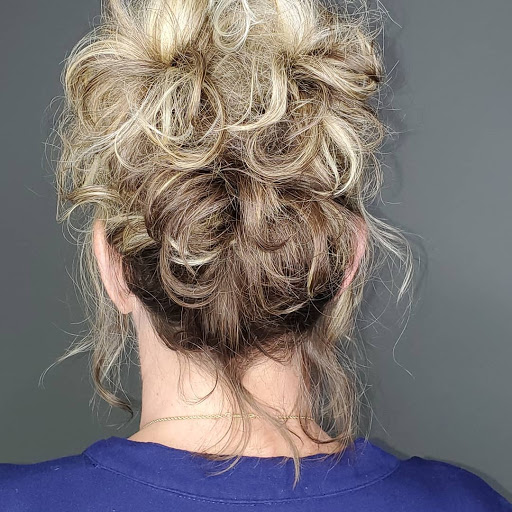 Beauty Salon «Hollywood Blonde Salon», reviews and photos, 140 N Kingshighway St, St Charles, MO 63301, USA