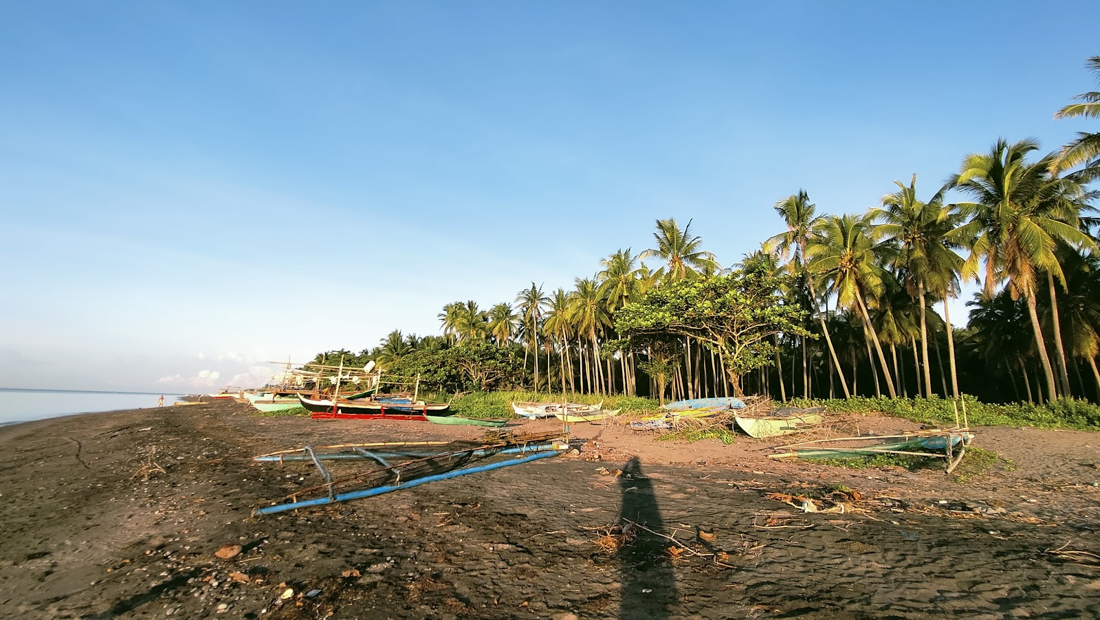 Foto von Sumaliring Beach mit türkisfarbenes wasser Oberfläche