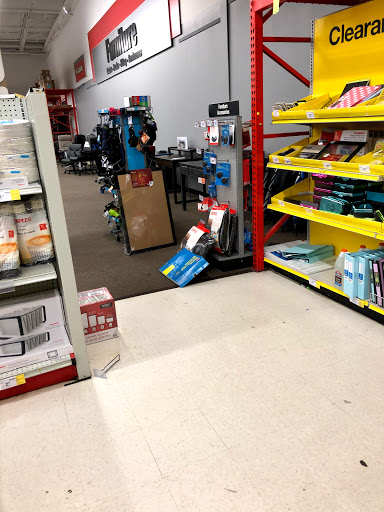 Office Supply Store «Staples», reviews and photos, 547 River Rd, Edgewater, NJ 07020, USA