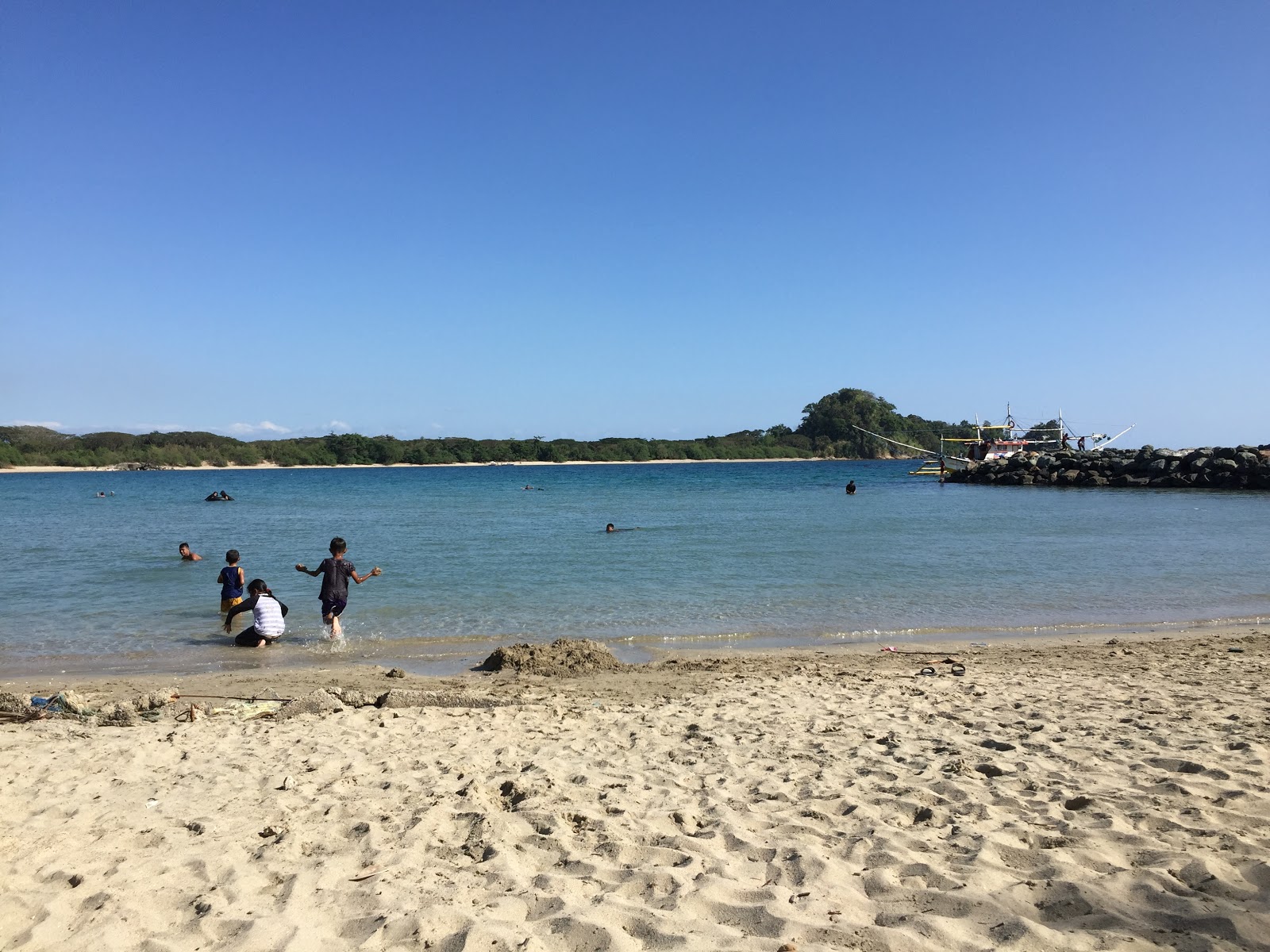 Foto von Tayamaan Beach mit heller sand Oberfläche