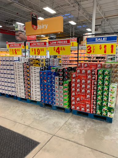 Grocery Store «H-E-B Grocery», reviews and photos, 925 10th St, Floresville, TX 78114, USA