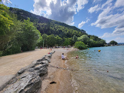 Foto von Plage de la Colonne von Klippen umgeben