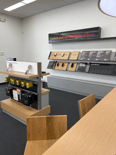 Cell Phone Store «Verizon Authorized Retailer, TCC», reviews and photos, 1280 Broadhollow Rd e, Farmingdale, NY 11735, USA