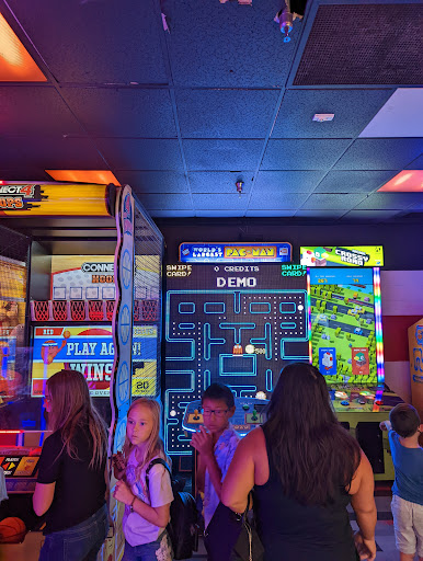 Bowling Alley «AMF Cerritos Lanes», reviews and photos, 18811 Carmenita Rd, Cerritos, CA 90703, USA