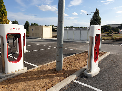 Borne de recharge de véhicules électriques Tesla Charging Station Saint-Quentin