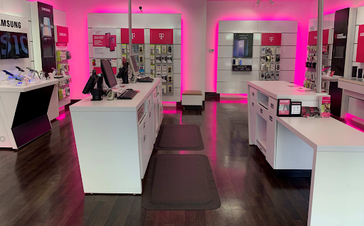Cell Phone Store «T-Mobile», reviews and photos, 1001 N Arney Rd #418, Woodburn, OR 97071, USA