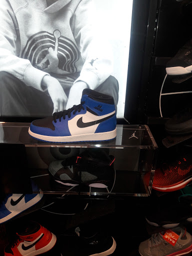 Office Supply Store «Staples», reviews and photos, 91-30 Van Wyck Expy, Jamaica, NY 11418, USA