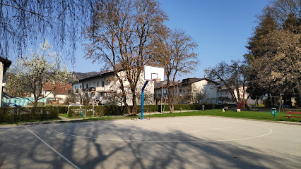 Košarkarsko igrišče Groharjevo naselje
