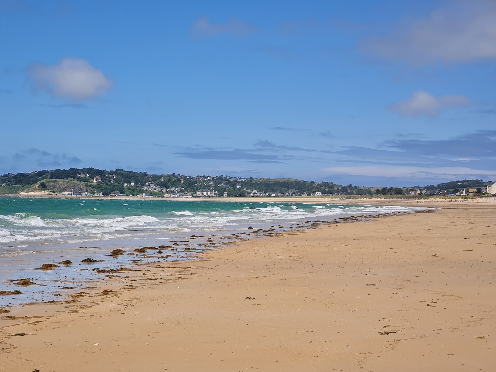 Fotografie cu Plage de Barneville - locul popular printre cunoscătorii de relaxare