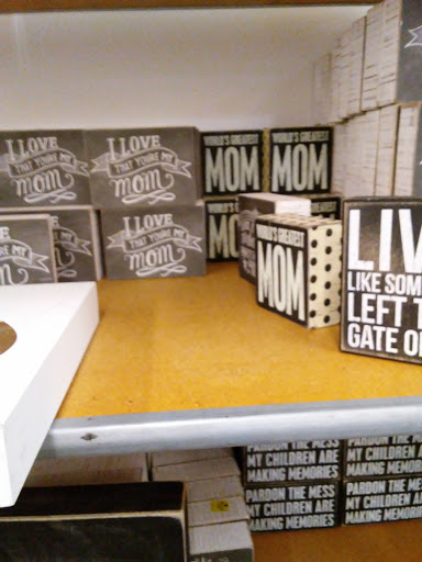 Department Store «Boston Store Clearance Center», reviews and photos, 5659 S 27th St, Milwaukee, WI 53221, USA