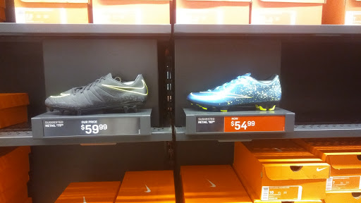 Clothing Store «Nike Factory Store», reviews and photos, 2950 I-20 Frontage Rd #755, Grand Prairie, TX 75052, USA