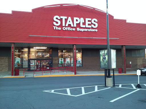 Office Supply Store «Staples», reviews and photos, 13653 Lee Jackson Memorial Hwy, Chantilly, VA 20151, USA