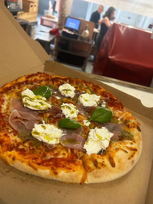 Tomato Pizza à La Grande-Motte
