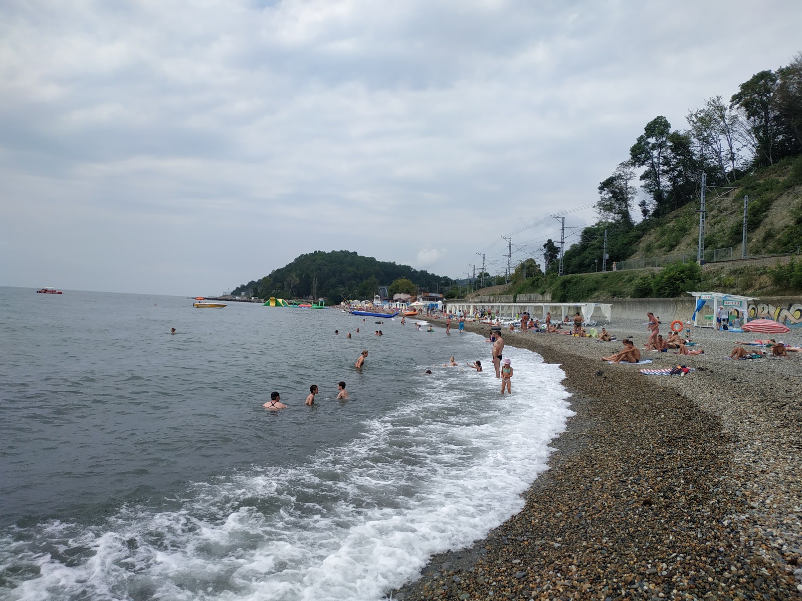 Vardane beach'in fotoğrafı imkanlar alanı
