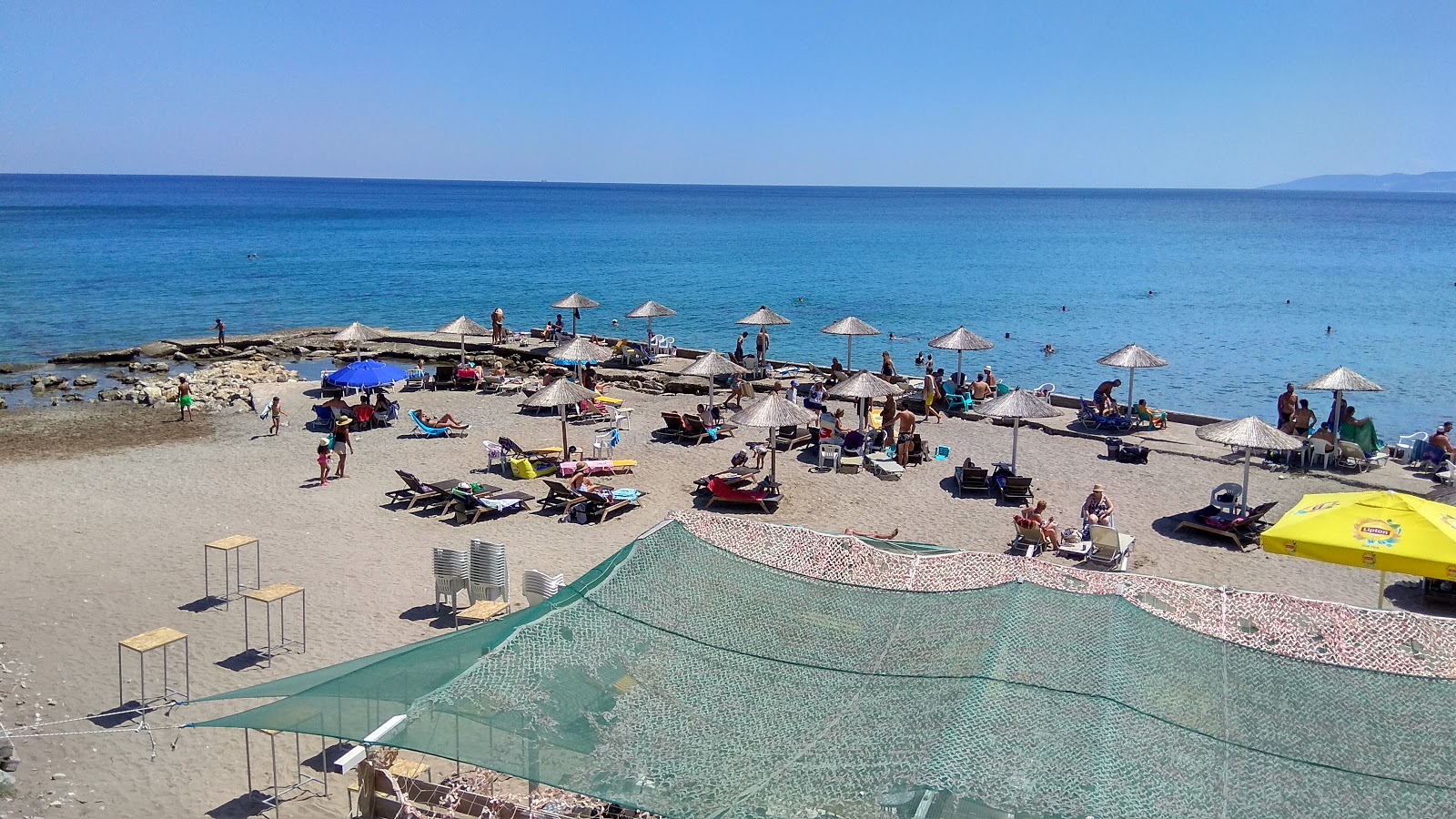 Foto de Soutsini beach con playa recta
