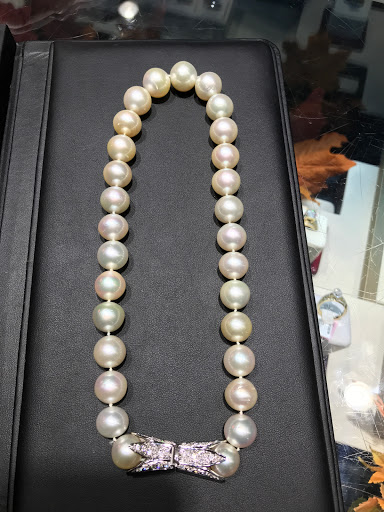 Jewelry Store «Unclaimed Diamonds», reviews and photos, 113 S 8th St, Philadelphia, PA 19106, USA