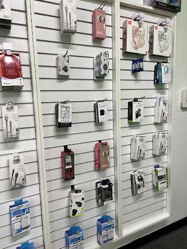 Cell Phone Store «Cricket Wireless Authorized Retailer», reviews and photos, 4425 W Ashlan Ave #107, Fresno, CA 93722, USA